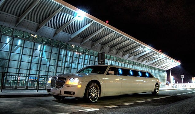 Chrysler 300C Long Edition — wynajem limuzyny Warszawa — zdjęcie 2