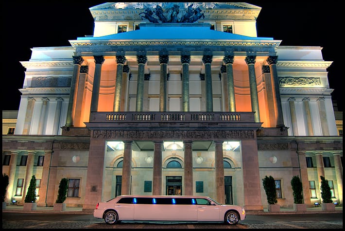 Chrysler 300C Long Edition — wynajem limuzyny Warszawa — zdjęcie 5