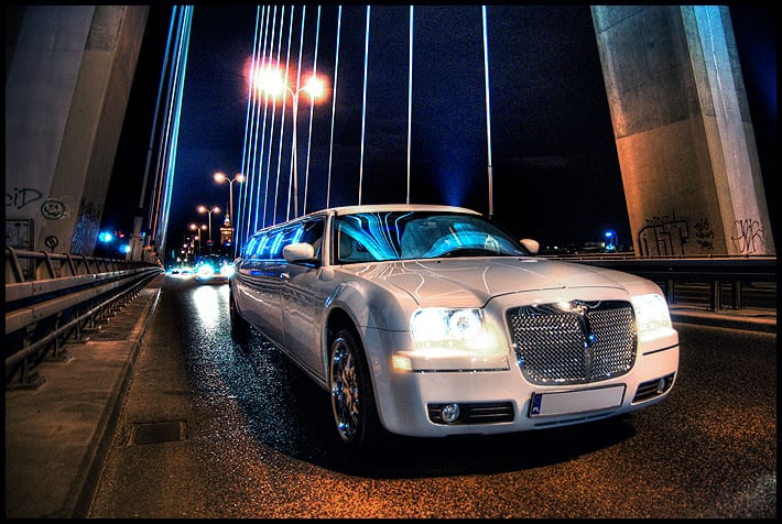 Chrysler 300C Long Edition — wynajem limuzyny Warszawa — zdjęcie 3