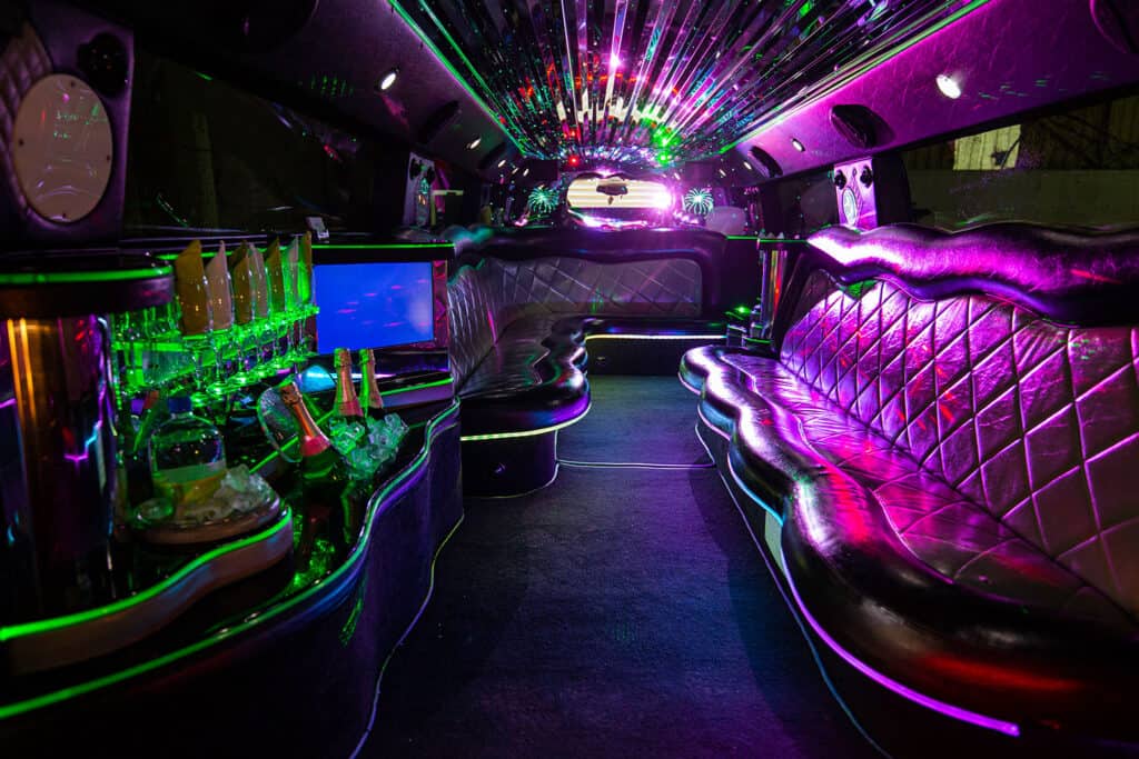 Limuzyna Hummer H2 Boss — wynajem limuzyny Warszawa, Black & White Limousines